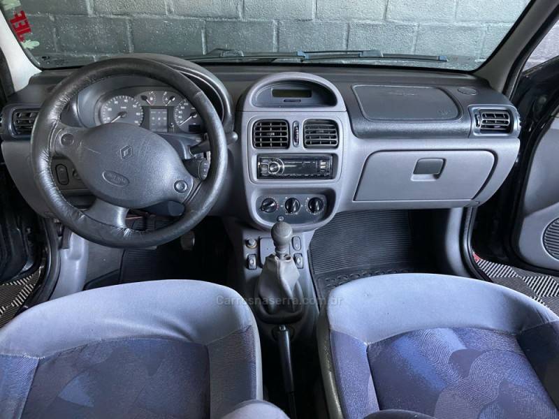RENAULT - CLIO - 2002/2002 - Preta - R$ 12.900,00