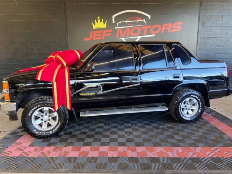 CHEVROLET - SILVERADO - 2000/2000 - Preta - R$ 79.900,00