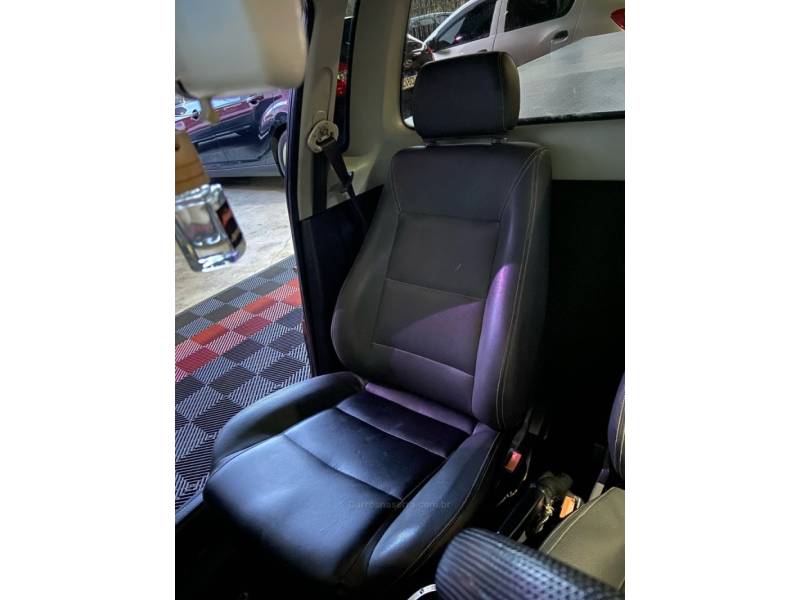 VOLKSWAGEN - SAVEIRO - 2003/2003 - Preta - R$ 35.900,00