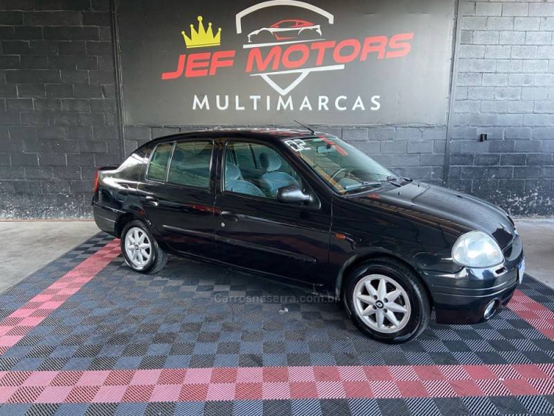 RENAULT - CLIO - 2002/2002 - Preta - R$ 12.900,00