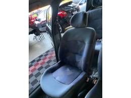 RENAULT - CLIO - 2002/2002 - Preta - R$ 12.900,00